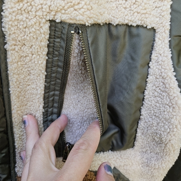 American Eagle reversible bomber jacket army green cream brown sherpa medium - Picture 5 of 9